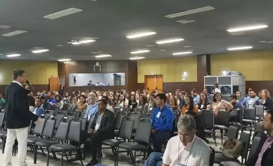 Equipe técnica em atividade rural